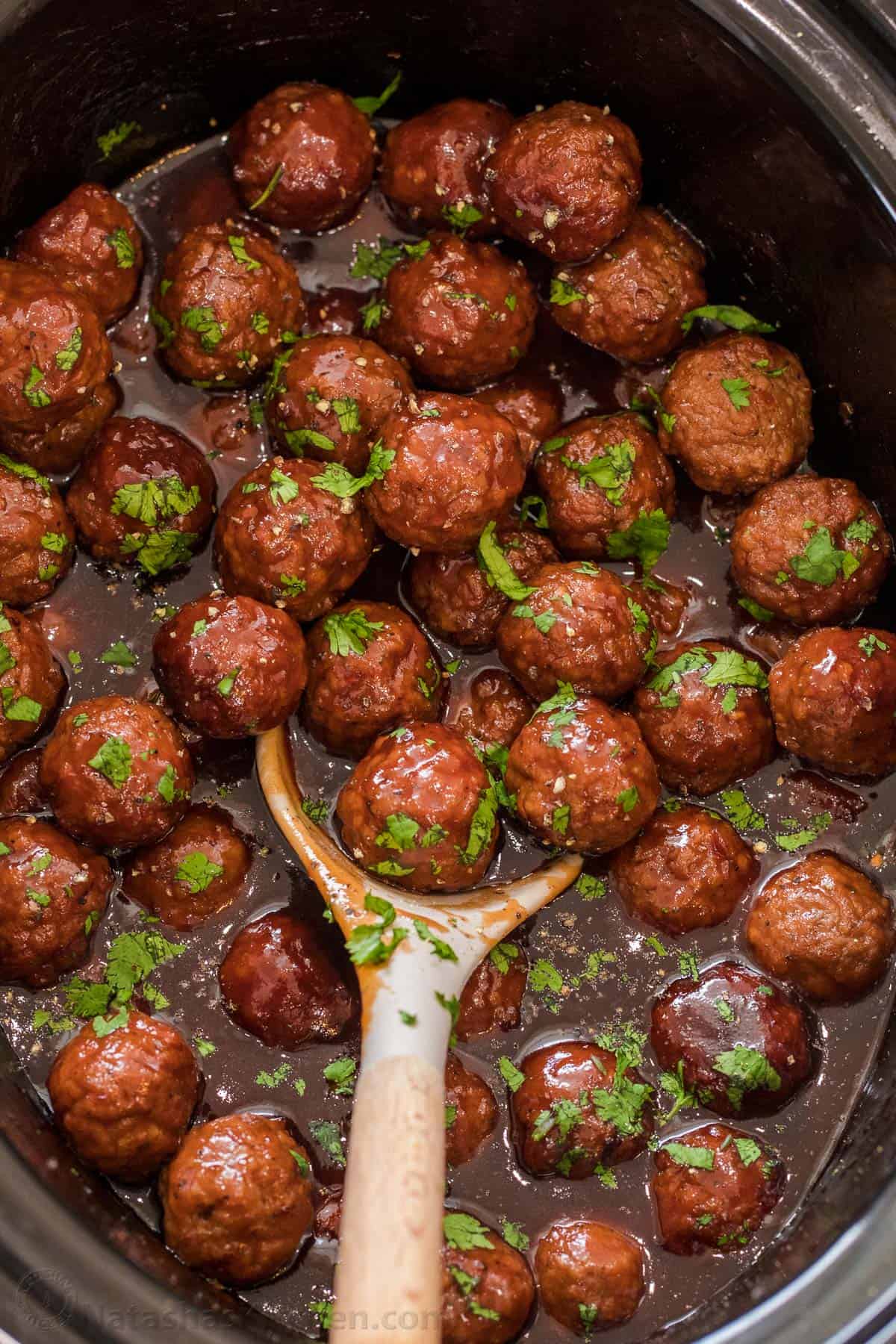 Crowd-Pleasing Grape Jelly Meatballs: Perfect Party Appetizer